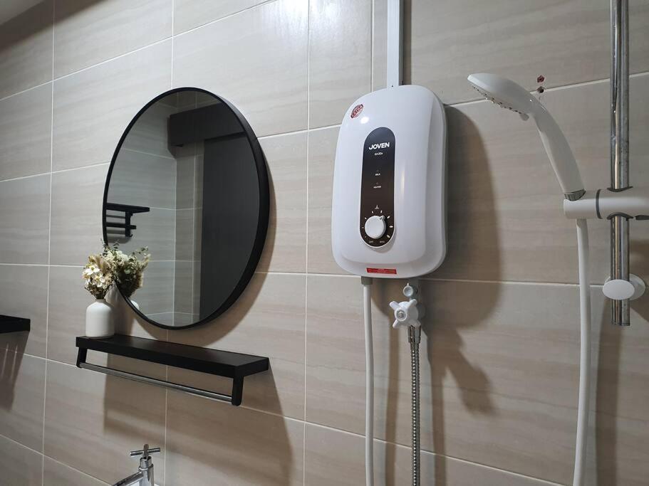 Klcc 6pax Family Wi-fi Apartment *