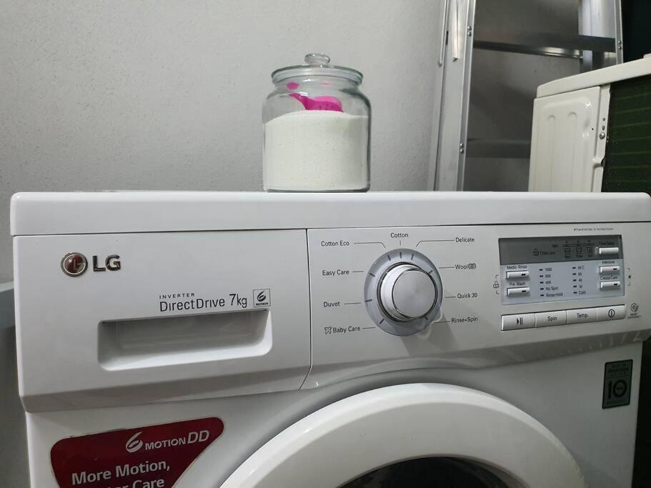 Klcc 6pax Family Wi-fi Apartment Kuala Lumpur